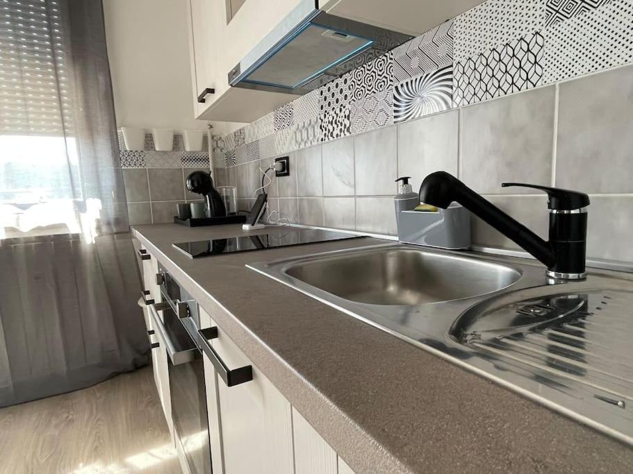 Leni Arena Zagreb Apartment ภายนอก รูปภาพ